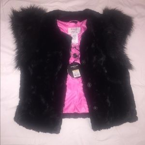 New Women’s black faux fur vest